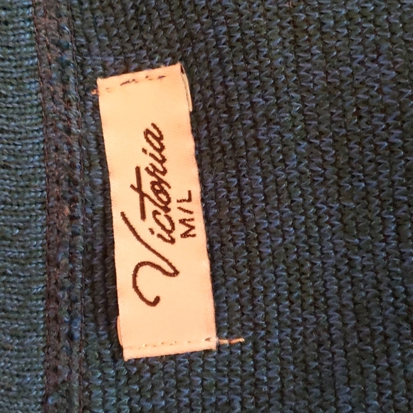 A beautiful blue button-down cardigan with blue sequence on the front - Picture 4 of 6